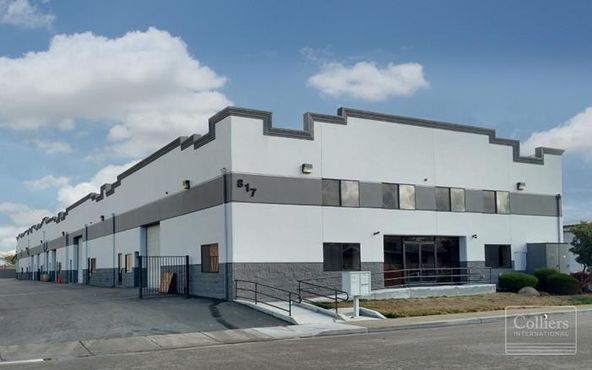 WAREHOUSE/DISTRIBUTION BUILDING FOR SALE: 817 Industrial Dr, Hollister, CA 95023